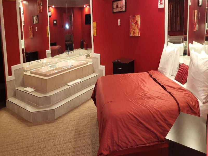 Inn Of The Dove Harrisburg-hershey Romantic Suit image