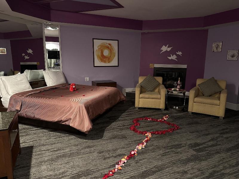 Inn Of The Dove Harrisburg-hershey Romantic Suit image