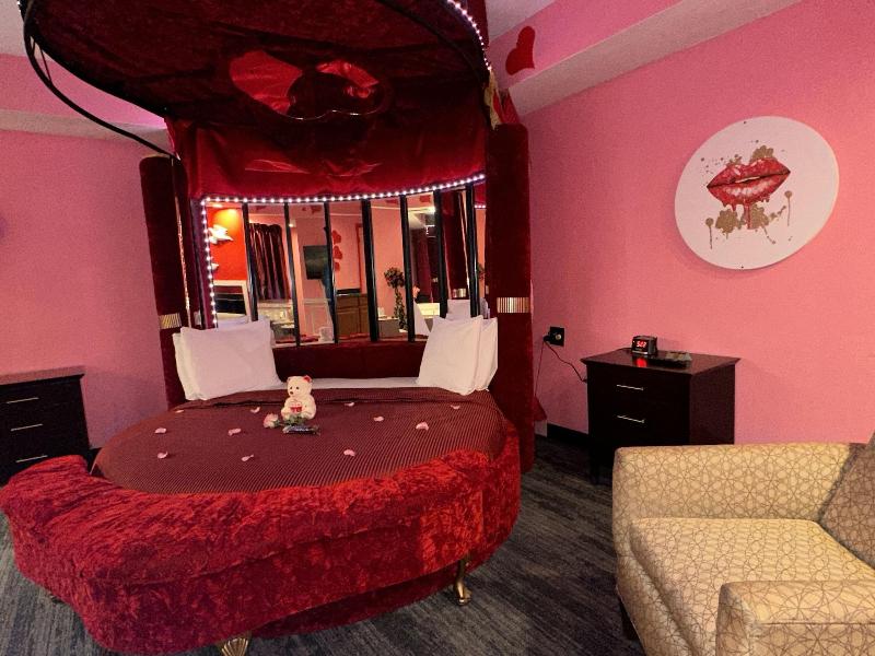 Inn Of The Dove Harrisburg-hershey Romantic Suit image