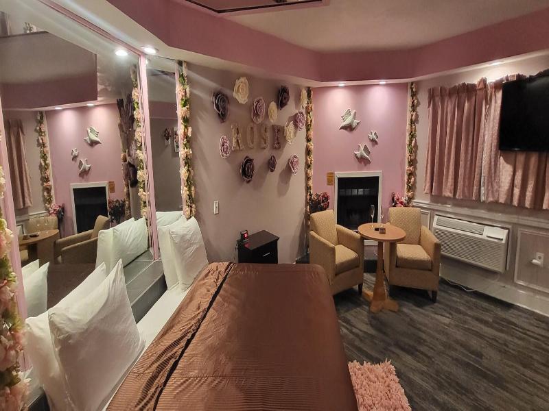 Inn Of The Dove Harrisburg-hershey Romantic Suit image