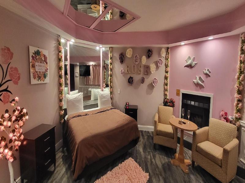Inn Of The Dove Harrisburg-hershey Romantic Suit image