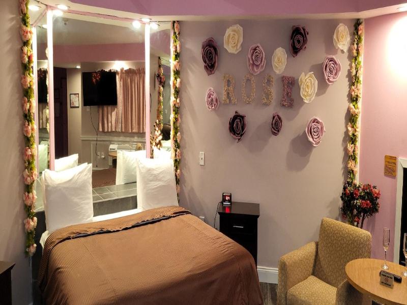 Inn Of The Dove Harrisburg-hershey Romantic Suit image