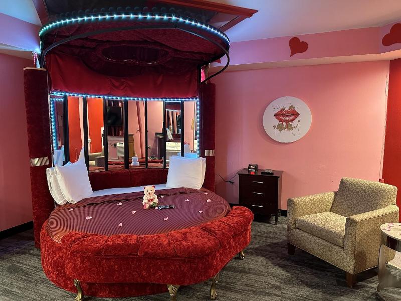 Inn Of The Dove Harrisburg-hershey Romantic Suit image
