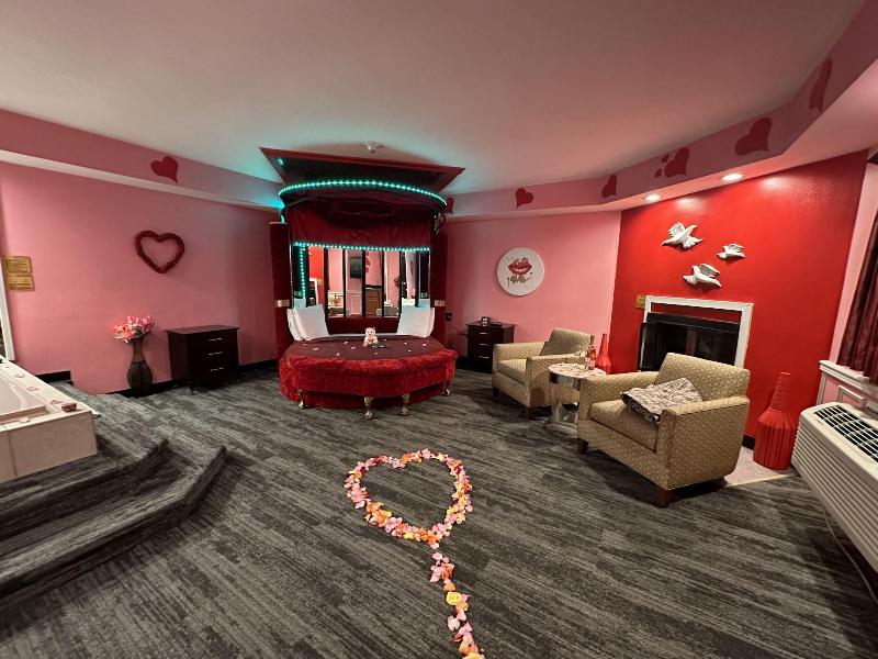 Inn Of The Dove Harrisburg-hershey Romantic Suit image