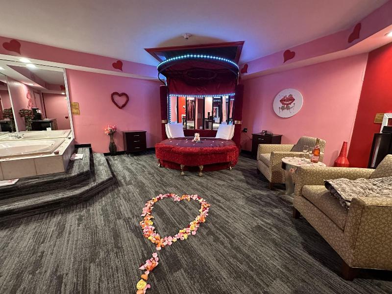 Inn Of The Dove Harrisburg-hershey Romantic Suit image