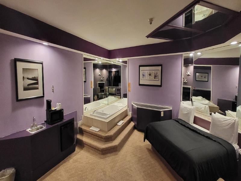 Inn Of The Dove Harrisburg-hershey Romantic Suit image