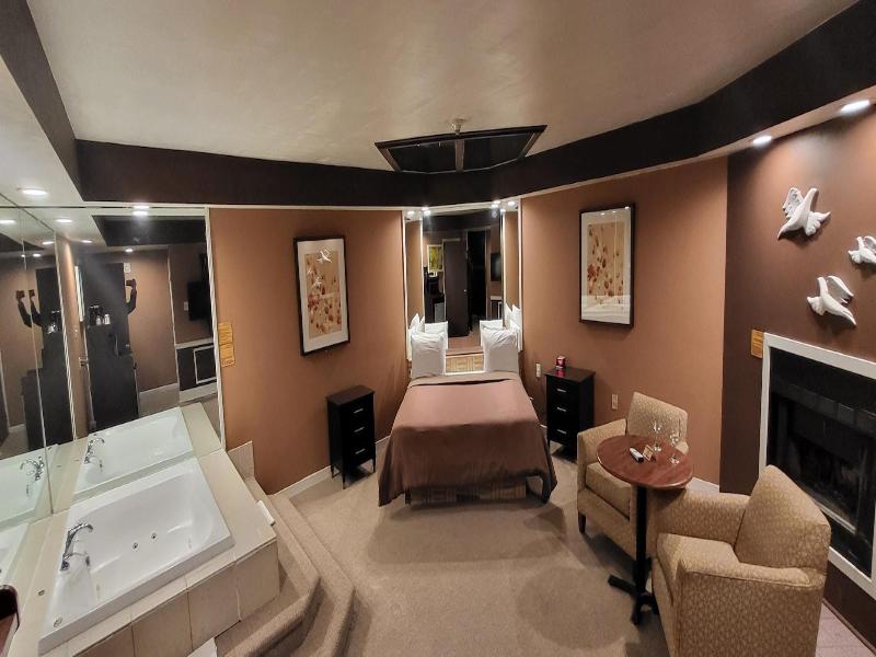 Inn Of The Dove Harrisburg-hershey Romantic Suit image