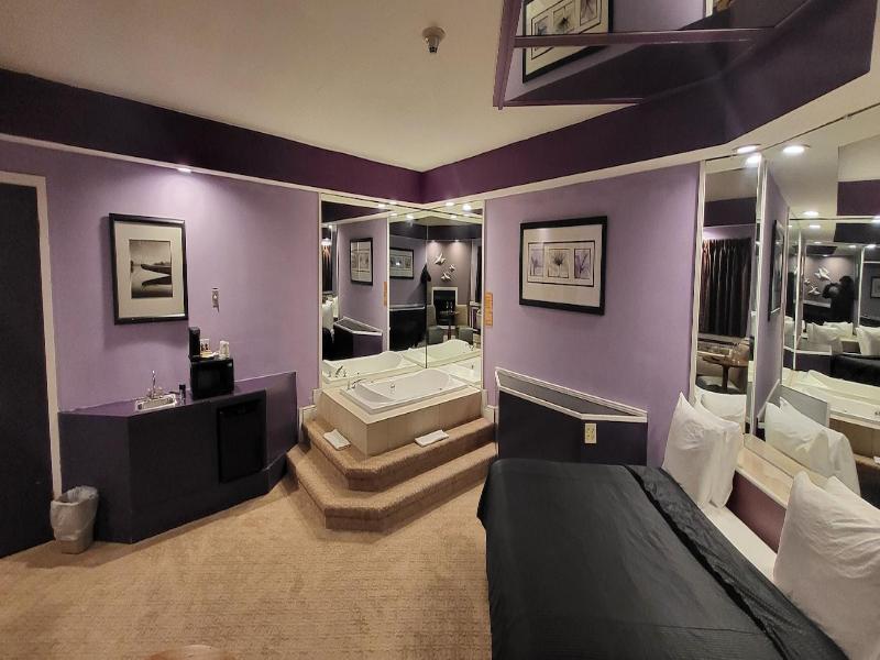 Inn Of The Dove Harrisburg-hershey Romantic Suit image