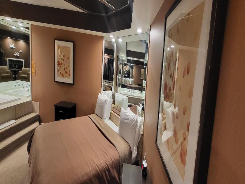 Inn Of The Dove Harrisburg-hershey Romantic Suit image