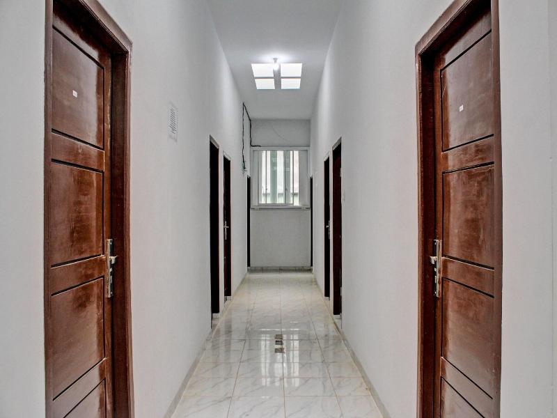 Oyo Life 92509 Maulana Guest House Simpur image