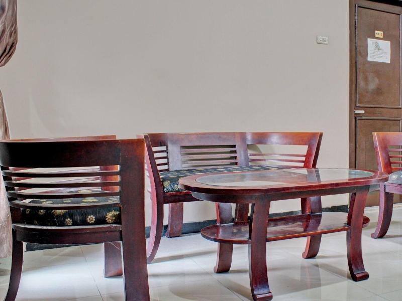 Oyo Life 92509 Maulana Guest House Simpur image