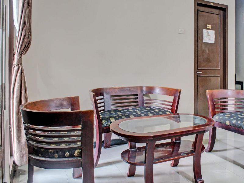 Oyo Life 92509 Maulana Guest House Simpur image