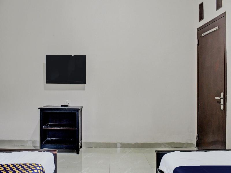 Oyo Life 92509 Maulana Guest House Simpur image