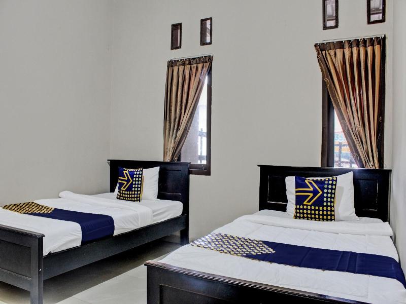 Oyo Life 92509 Maulana Guest House Simpur image