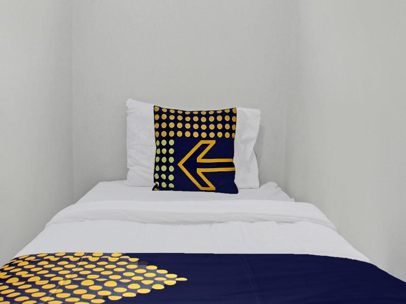 Oyo Life 92509 Maulana Guest House Simpur image