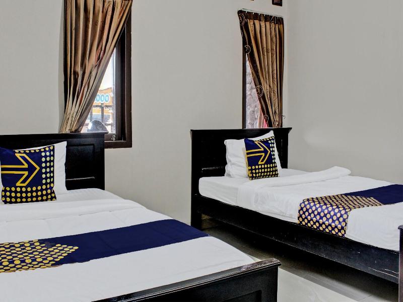 Oyo Life 92509 Maulana Guest House Simpur image