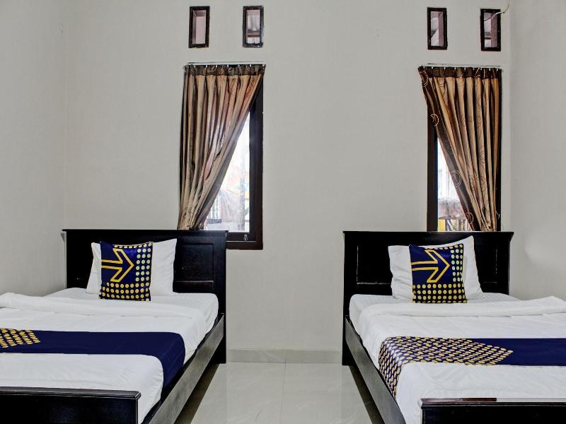 Oyo Life 92509 Maulana Guest House Simpur image