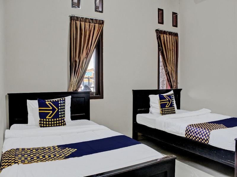 Oyo Life 92509 Maulana Guest House Simpur image