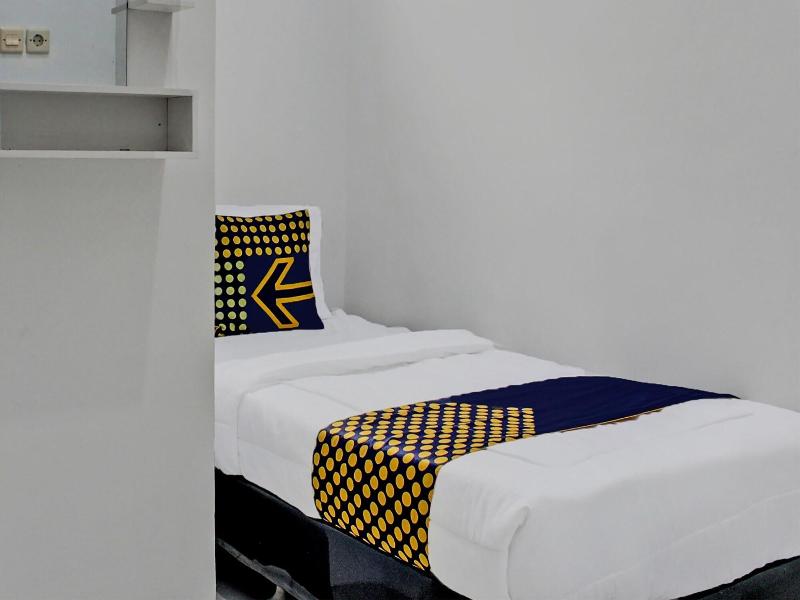 Oyo Life 92509 Maulana Guest House Simpur image