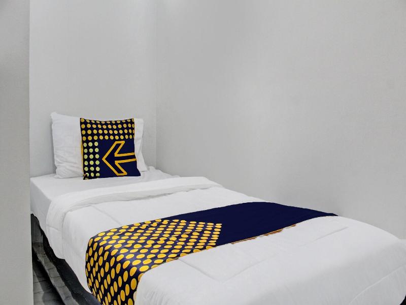 Oyo Life 92509 Maulana Guest House Simpur image