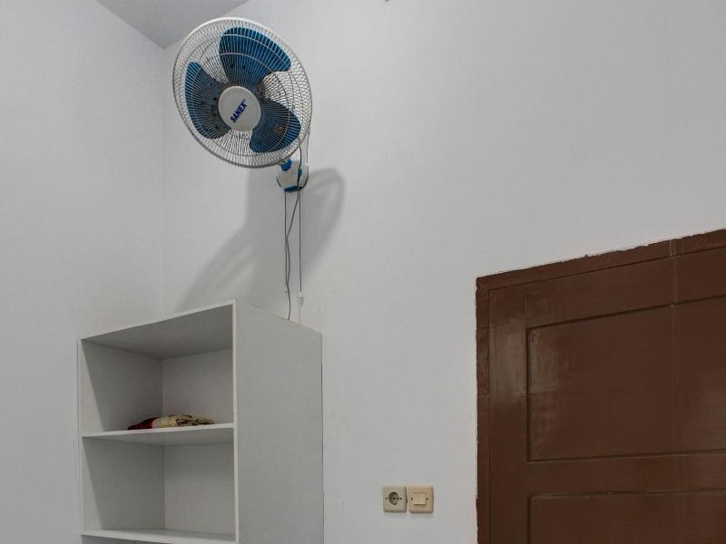 Oyo Life 92509 Maulana Guest House Simpur image