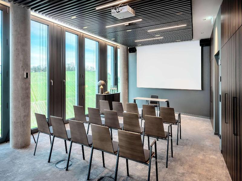 Radisson Blu Hotel At Porsche Design Tower Stutt image