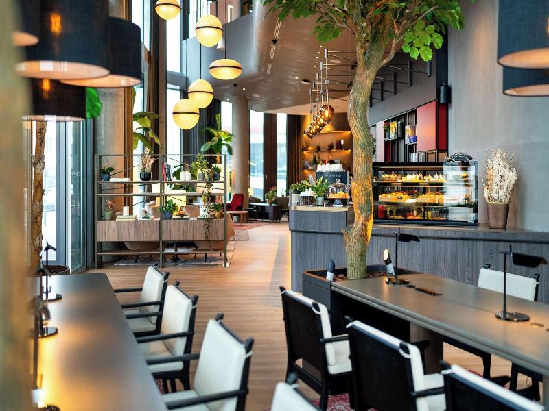 Radisson Blu Hotel At Porsche Design Tower Stutt image