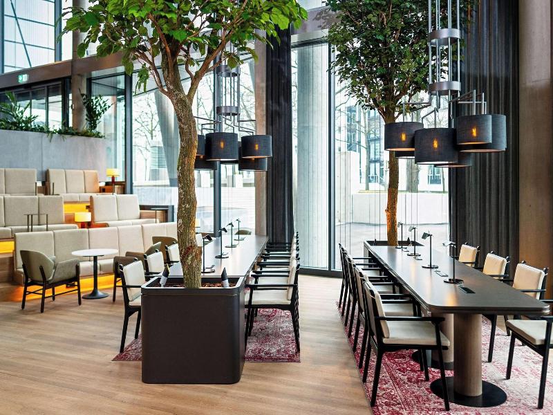 Radisson Blu Hotel At Porsche Design Tower Stutt image