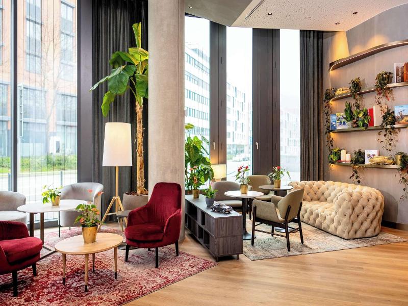Radisson Blu Hotel At Porsche Design Tower Stutt image