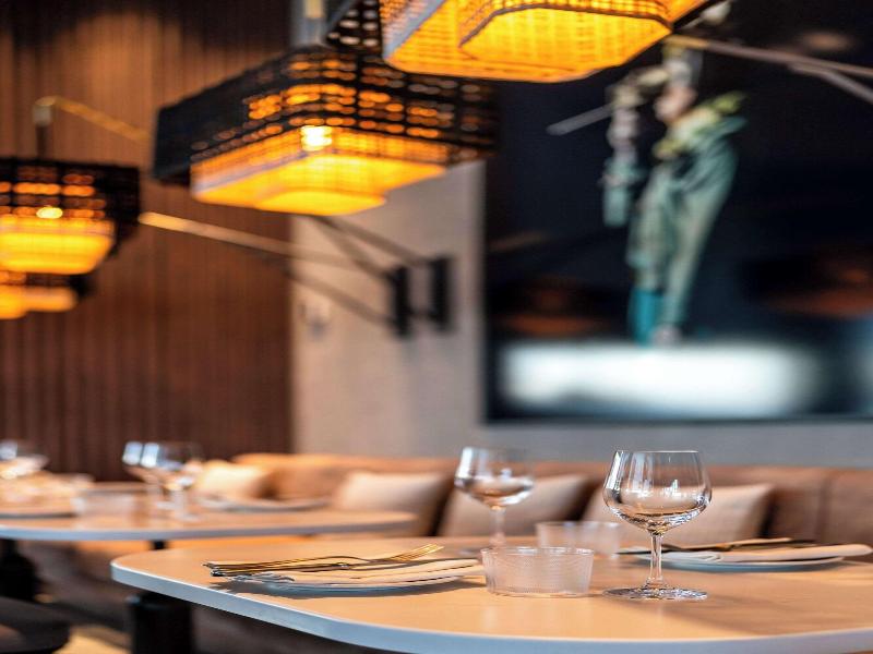 Radisson Blu Hotel At Porsche Design Tower Stutt image