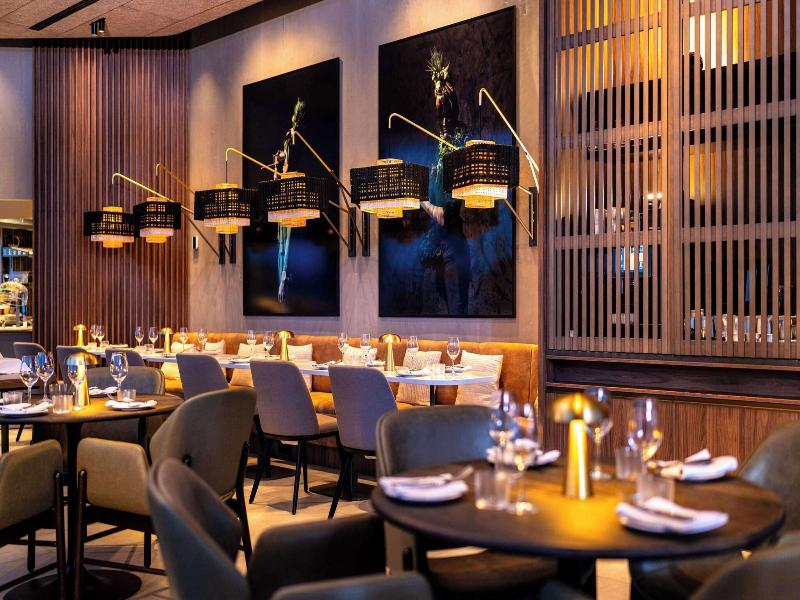 Radisson Blu Hotel At Porsche Design Tower Stutt image