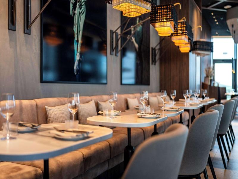 Radisson Blu Hotel At Porsche Design Tower Stutt image