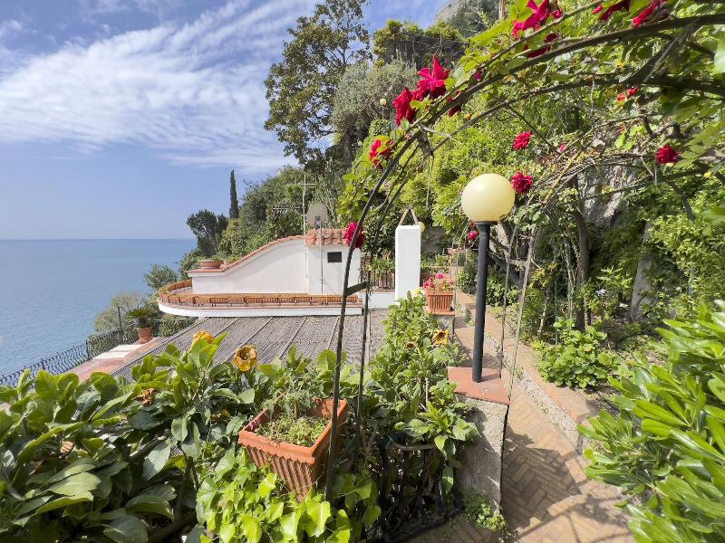 Due Relais - Panoramic Sea View Suites — exterior view