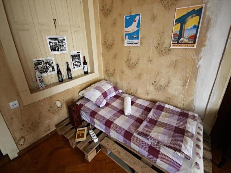 Dingo Backpackers Hostel image