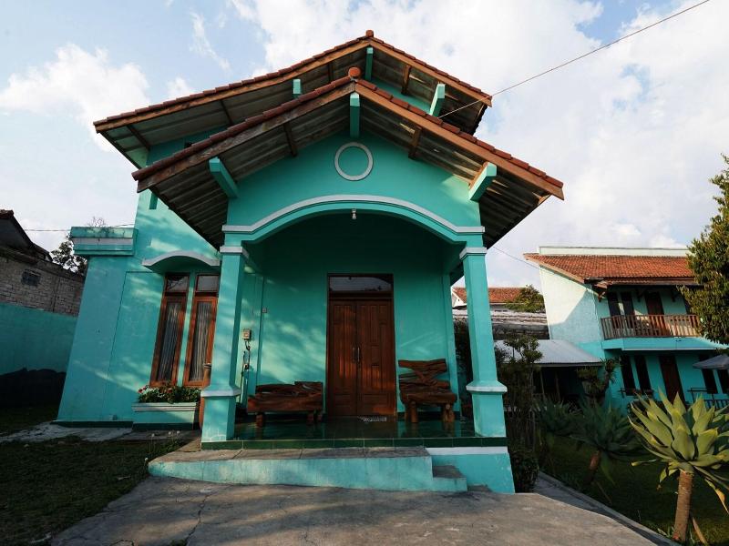 Oyo 93248 Villa Syariah Astuti Lestari