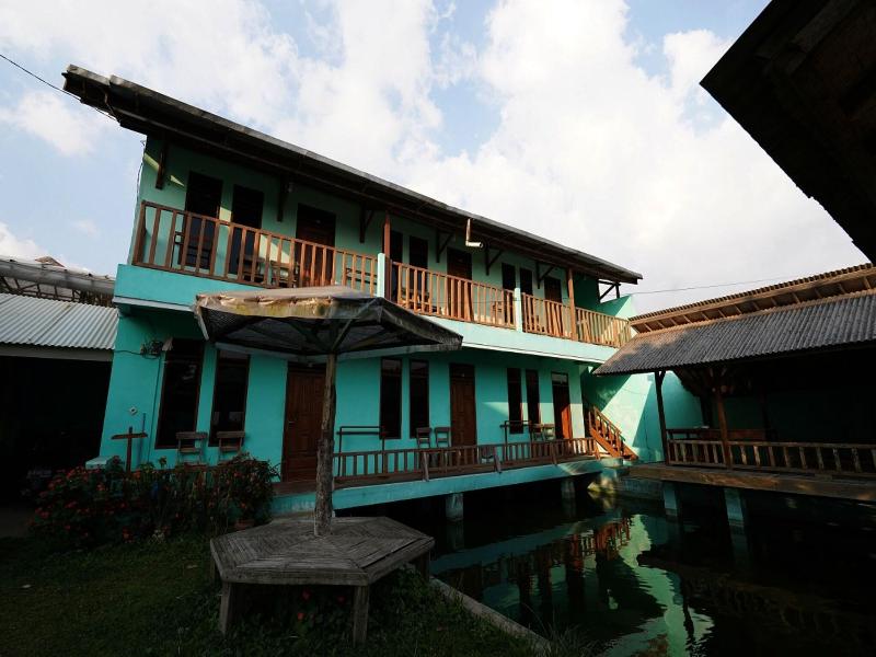 Oyo 93248 Villa Syariah Astuti Lestari