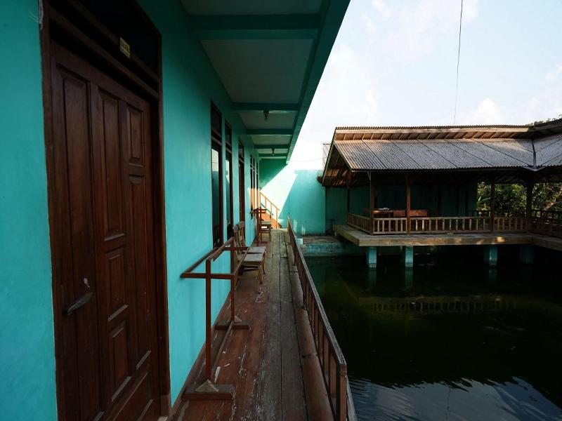 Oyo 93248 Villa Syariah Astuti Lestari