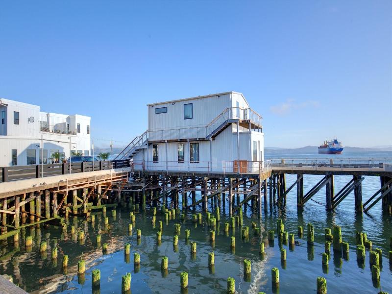 Bowline Hotel image