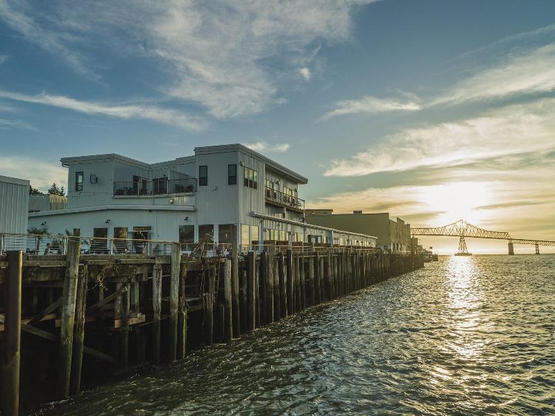 Bowline Hotel image