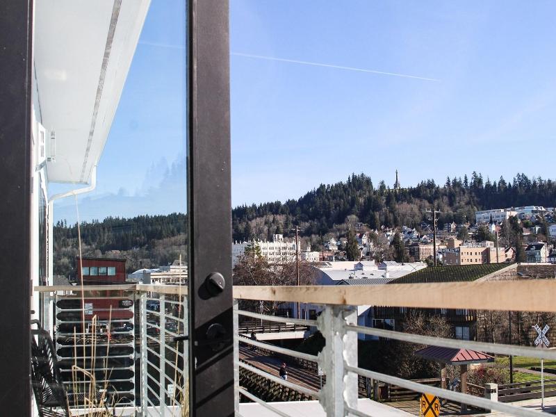 Bowline Hotel image