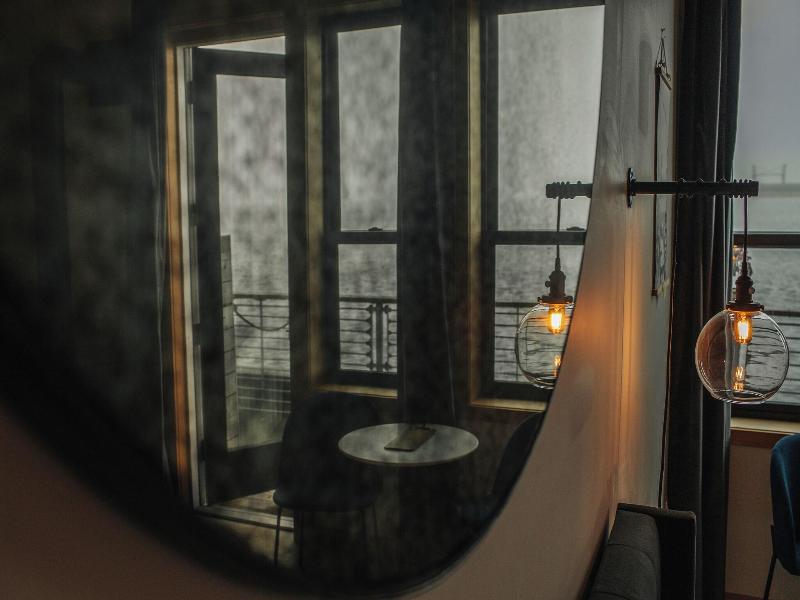Bowline Hotel image