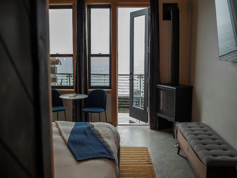 Bowline Hotel image