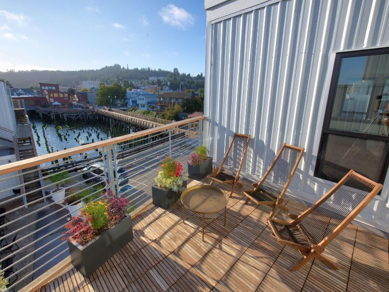 Bowline Hotel image