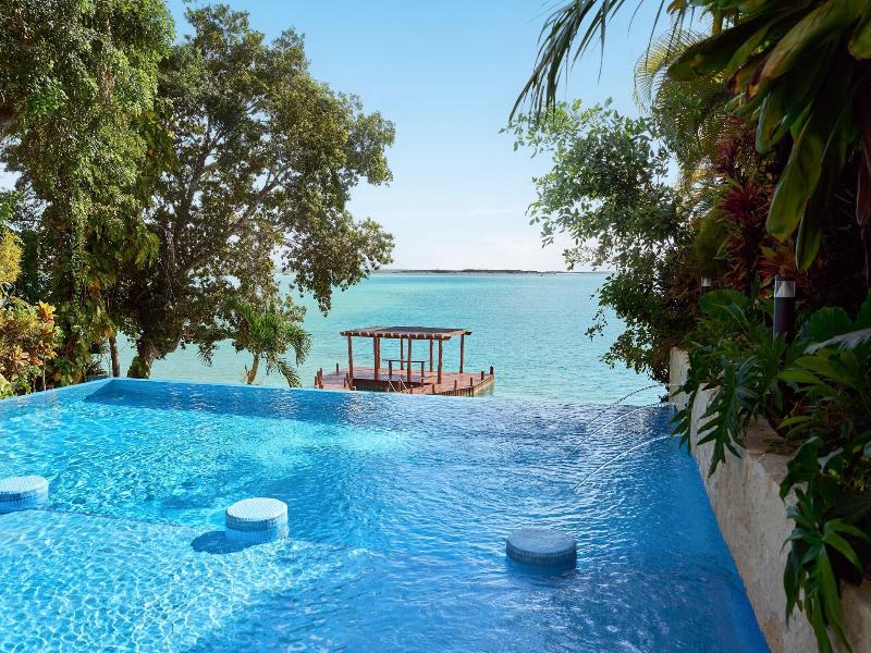 Cristalino Lagoon Front Hotel Restaurant & Spa image