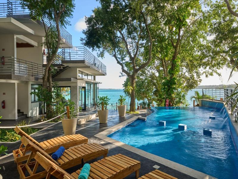 Cristalino Lagoon Front Hotel Restaurant & Spa image