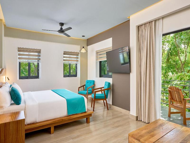 Cristalino Lagoon Front Hotel Restaurant & Spa image