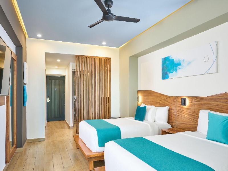 Cristalino Lagoon Front Hotel Restaurant & Spa image