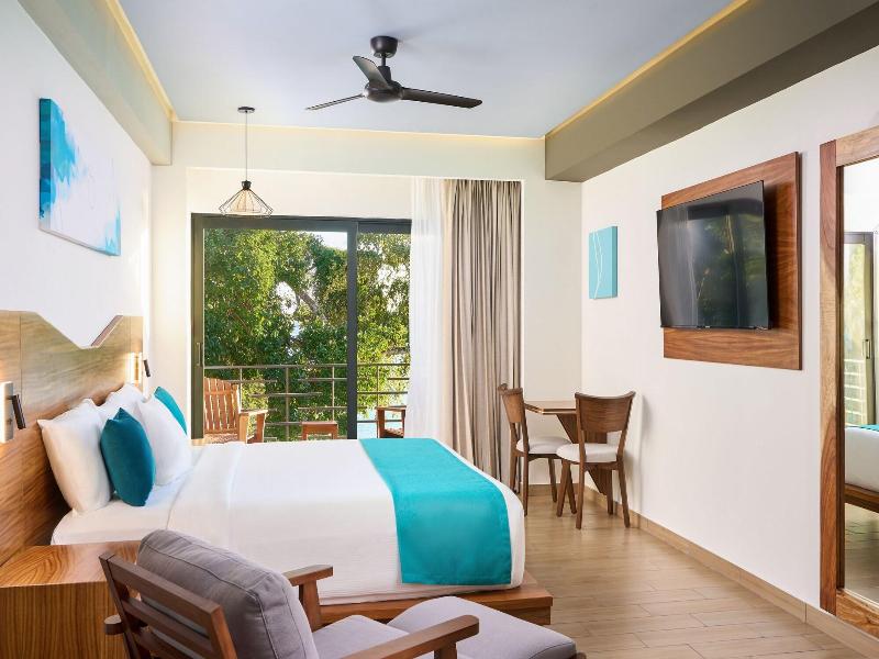 Cristalino Lagoon Front Hotel Restaurant & Spa image