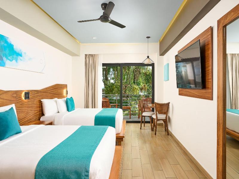 Cristalino Lagoon Front Hotel Restaurant & Spa image