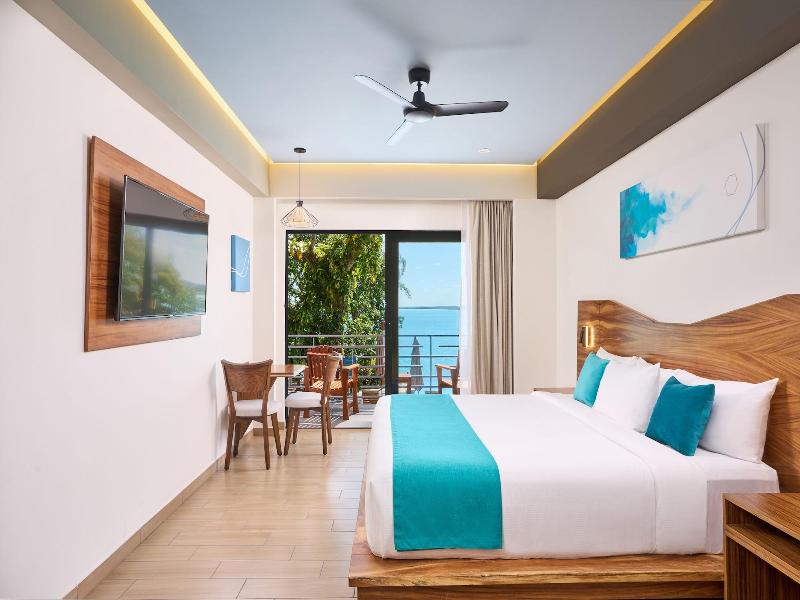 Cristalino Lagoon Front Hotel Restaurant & Spa image